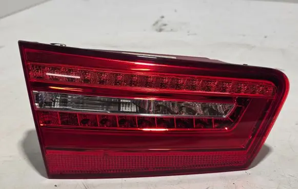 Tailgate rear/tail lights