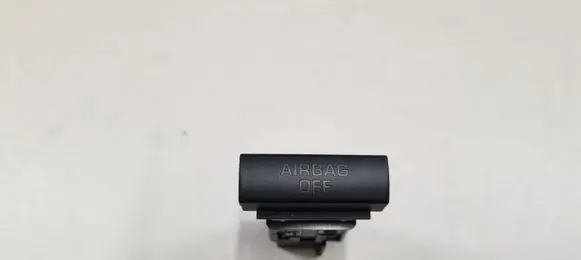 Passenger airbag on/off switch