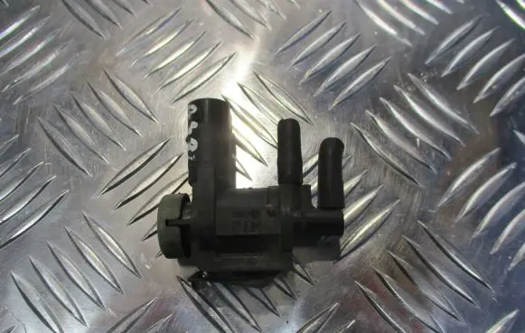 Audi A3 S3 8L Valve vacuum 