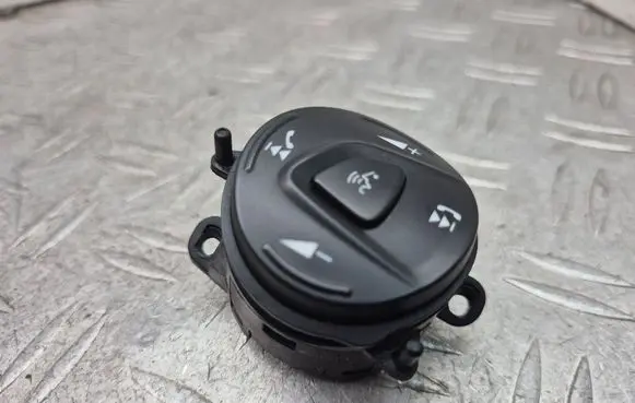 Ford Focus Steering wheel buttons/switches DM5T14K147DA