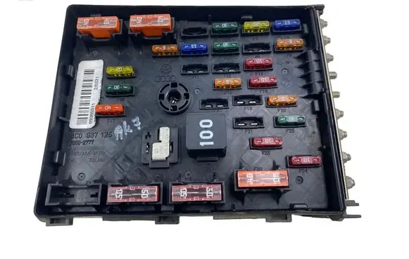 Volkswagen PASSAT B7 Fuse module 3C0937125