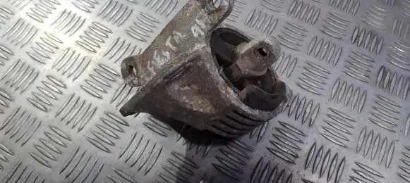 Ford Fiesta Engine mount bracket 96fb7m121aj 96fb-7m121-aj