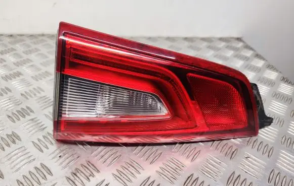 Tailgate rear/tail lights