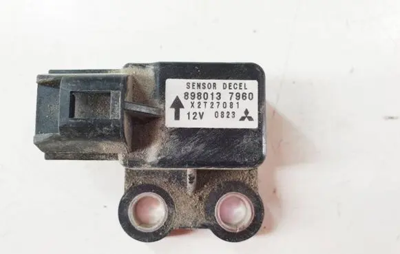 Isuzu D-Max Airbag deployment crash/impact sensor 8980137960 X2T27081
