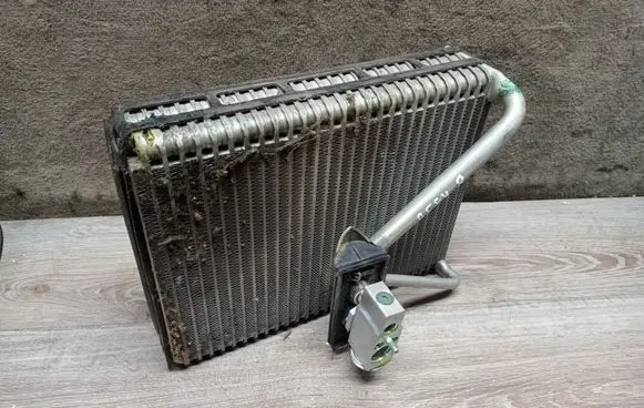 Air conditioning (A/C) radiator (interior)
