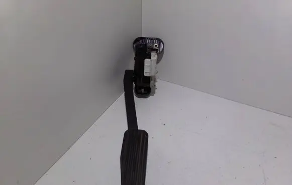 Volvo XC70 Accelerator throttle pedal 30636003 1031003