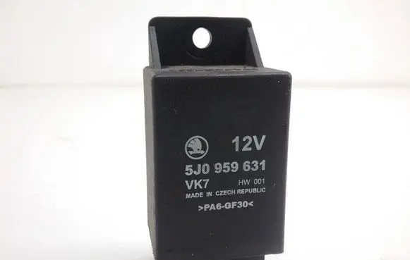 Skoda Fabia Mk1 (6Y) Hazard warning light relay 5J0959631