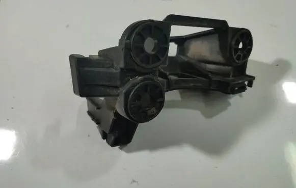 Citroen C5 Front bumper mounting bracket 963701088