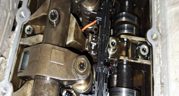 Volkswagen Touran I Fuel injector 
