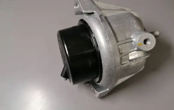BMW 3 E90 E91 Engine mount bracket 6773248 22116773248 4038372