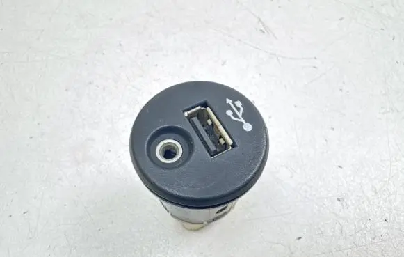 Nissan Note (E11) USB socket connector 28023BH00A