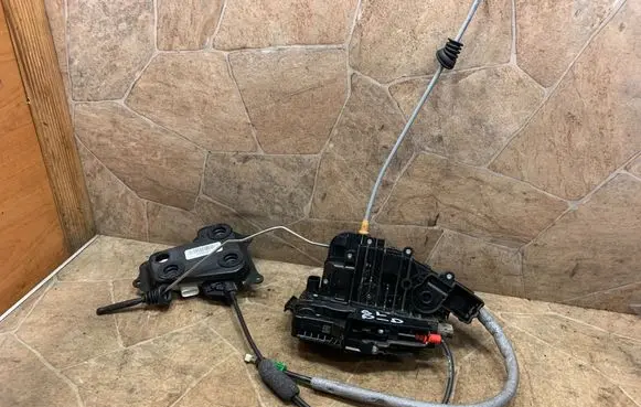 Mercedes-Benz GL X166 Front door lock A2227200835