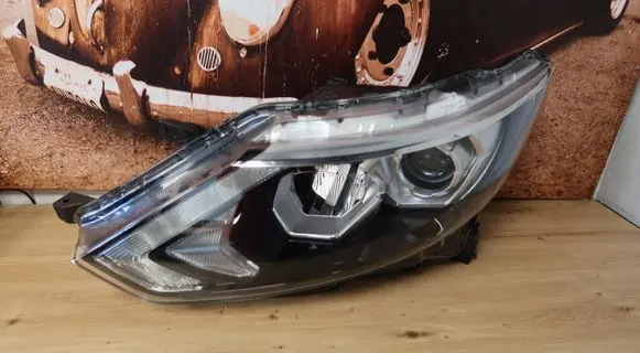 Nissan Qashqai Headlight/headlamp 10018015 76686L613 HT03037