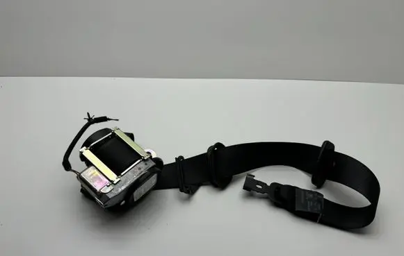 Opel Astra J Front seatbelt 617023500 616083200