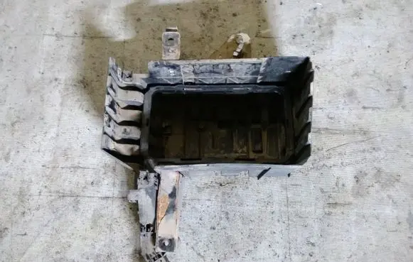Battery box tray