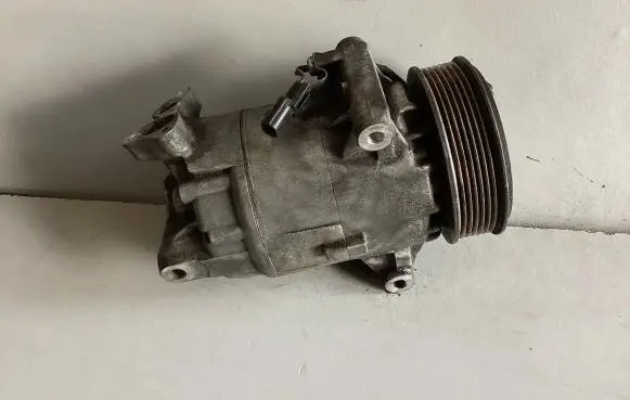 Renault Megane II Air conditioning (A/C) compressor (pump) 8200669284