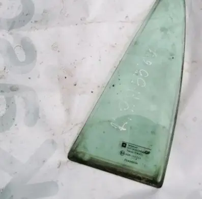 Rear vent window glass