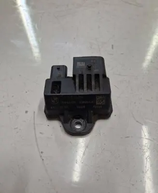 BMW 3 E90 E91 Glow plug pre-heat relay 781085604 0522120103