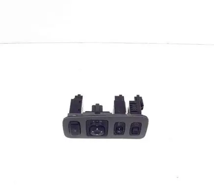 Mitsubishi Space Wagon A set of switches MR190956 C8NC09M