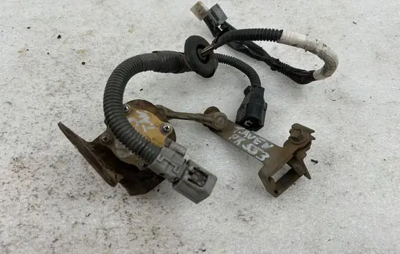 Toyota Avensis T250 Headlight/headlamp level sensor 8216305040