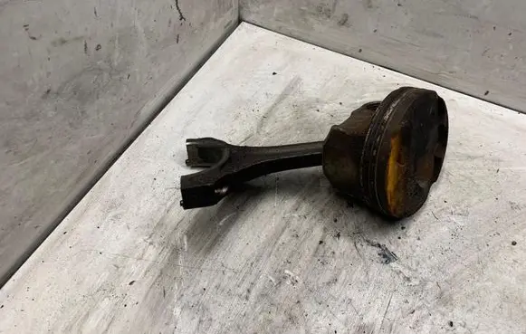 Lexus GS 300 350 430 450H Piston with connecting rod 31080
