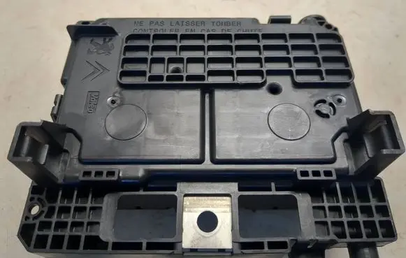 Citroen C3 Fuse module 9664997780