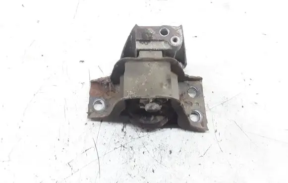 Nissan Micra Engine mount bracket