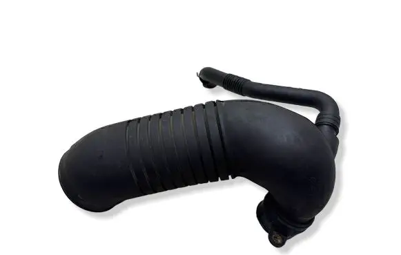 Volkswagen PASSAT B5.5 Air intake hose/pipe 8D0129615K