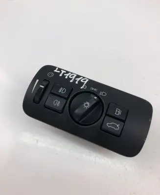 Volvo V70 Light switch 30739414