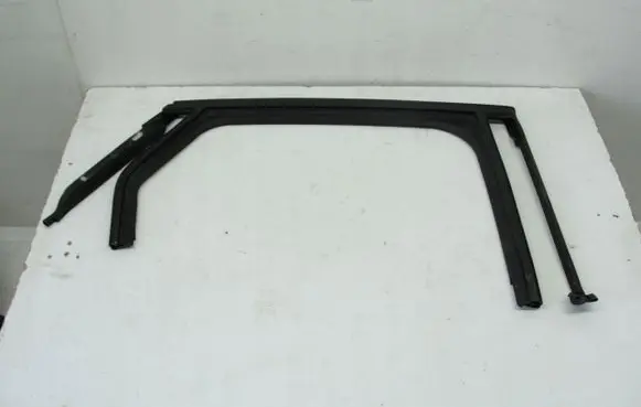Renault Captur II Rear door glass trim molding 823303996R