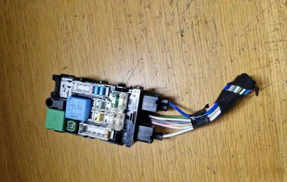 Peugeot 508 Fuse module 9665491680