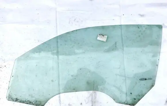 Ford Fiesta Front door window glass four-door