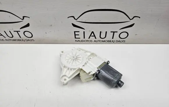 Mercedes-Benz GL X166 Front door window regulator motor A1669060201 937671100 0130822754