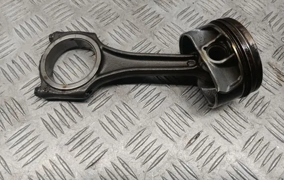 Audi Q7 4M Piston with connecting rod 06M107066AB