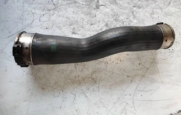 BMW 5 F10 F11 Intercooler hose/pipe 521108A