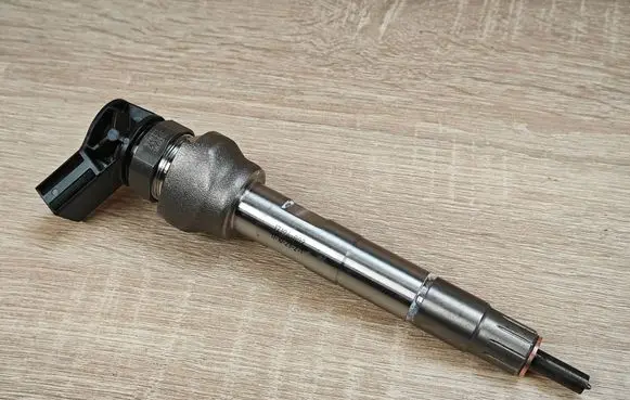 BMW X4 G02 Fuel injector 8579236