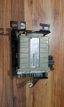Volkswagen Golf II Engine control unit/module 0285007044 893907383a
