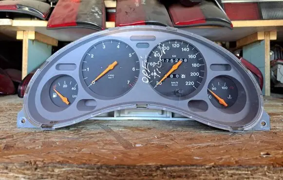 Opel Tigra A Speedometer (instrument cluster) 90386323 81117761 88481669