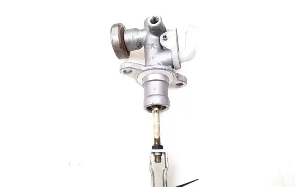 Nissan X-Trail T30 Clutch master cylinder 