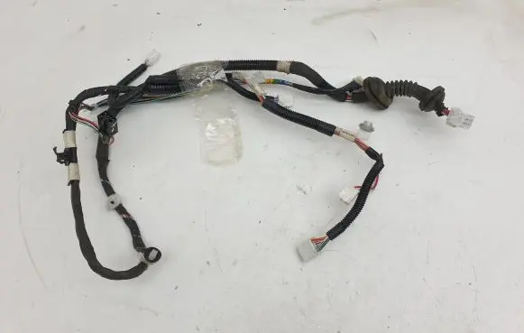 Lexus IS 220D-250-350 Rear door wiring loom 8215353040C4