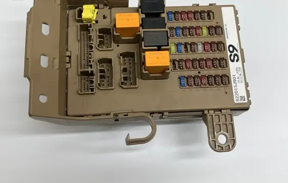 Subaru Forester SK Fuse module 82201SJ901 912093