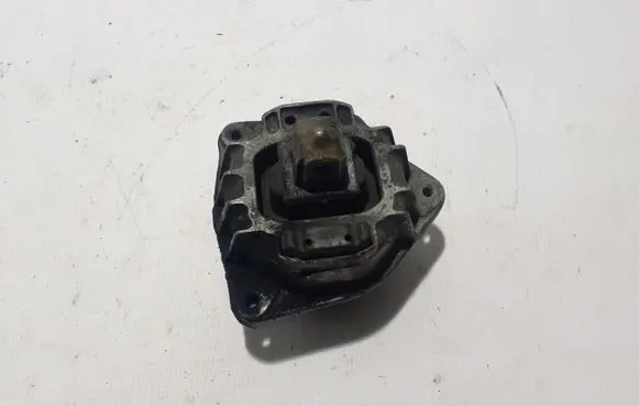 BMW 5 GT F07 Engine mount bracket 6777371