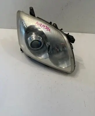 Toyota Avensis T250 Headlight/headlamp