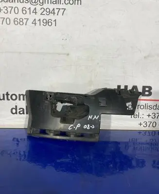 Front bumper mounting bracket