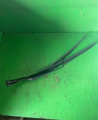 Subaru Legacy Front wiper blade arm