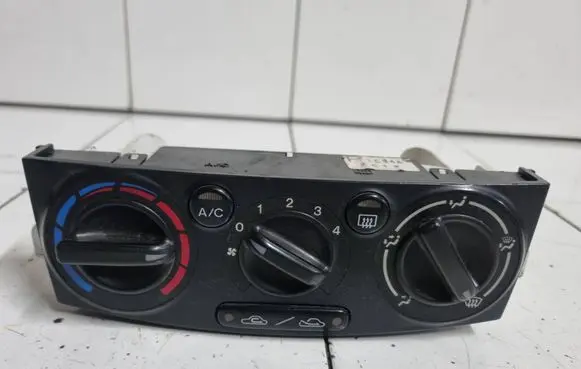 Mazda MPV II LW Climate control unit LC94A 2C18