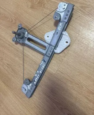 Dacia Logan I Rear door manual window regulator 118490