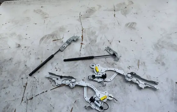 BMW X2 F39 Engine bonnet/hood hinges