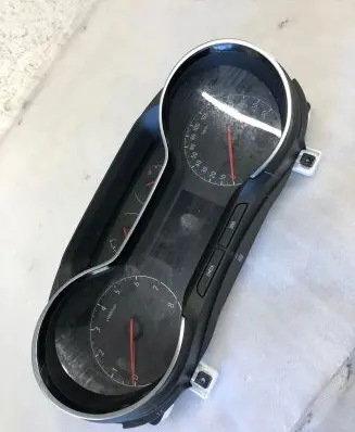 Opel Grandland X Speedometer (instrument cluster) 9831138780