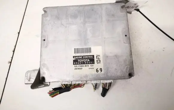 Toyota Avensis T250 Engine control unit/module 8966105691 89661-05691